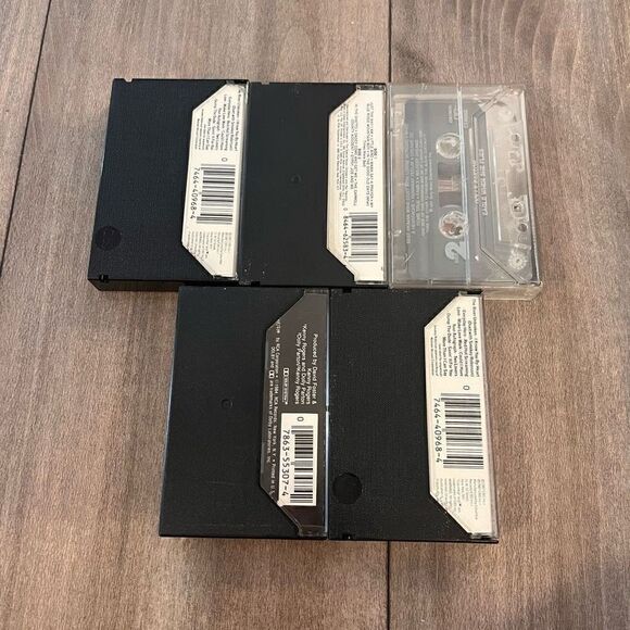 Lot of‎ 5 Dolly Parton Country & Christmas Music Cassettes - Picture 2 of 2